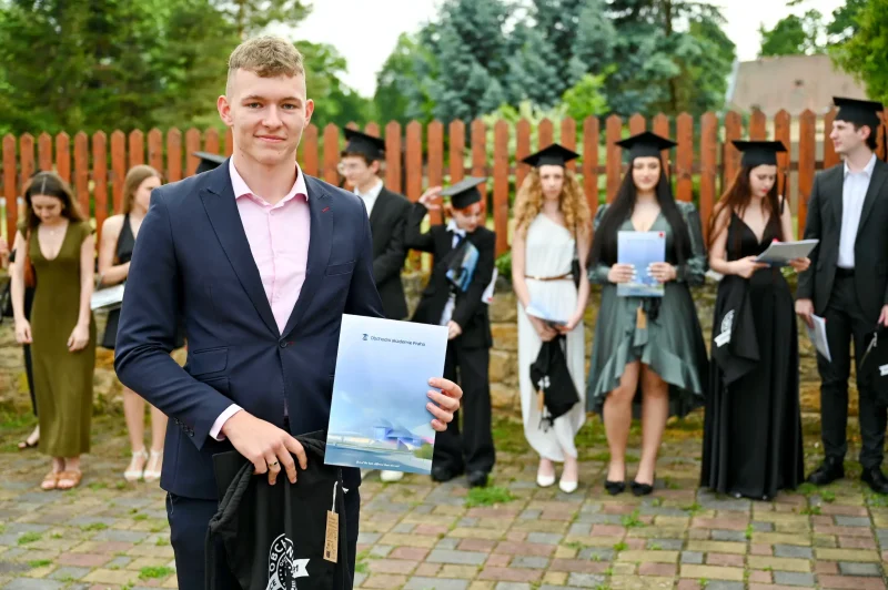 Předávání maturitních vysvědčení, OA Praha 2024