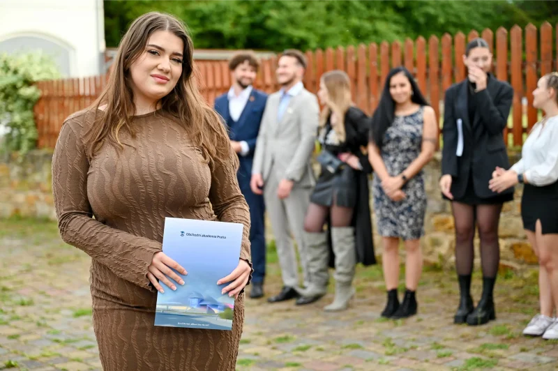 Předávání maturitních vysvědčení, OA Praha 2024