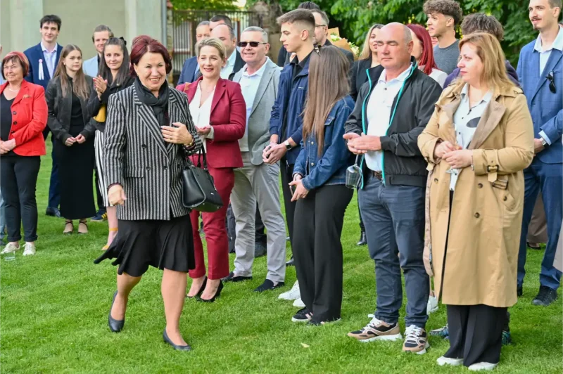 Předávání maturitních vysvědčení OA Praha Satalice