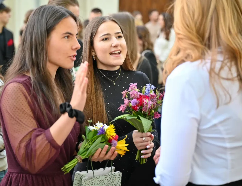 Předávání maturitních vysvědčení OA Praha Satalice
