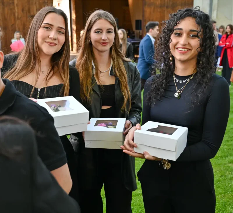 Předávání maturitních vysvědčení OA Praha Satalice
